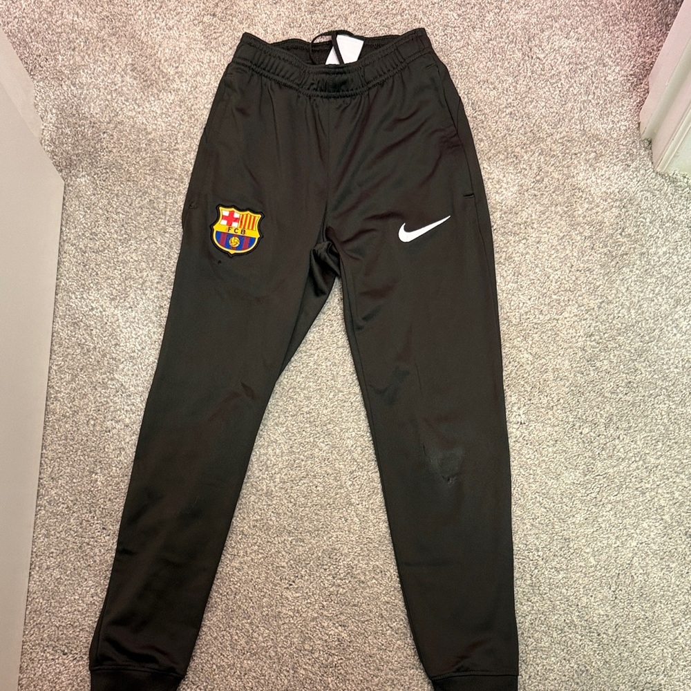 Nike F.C. Barcelona Kids olive green Joggers with Logo